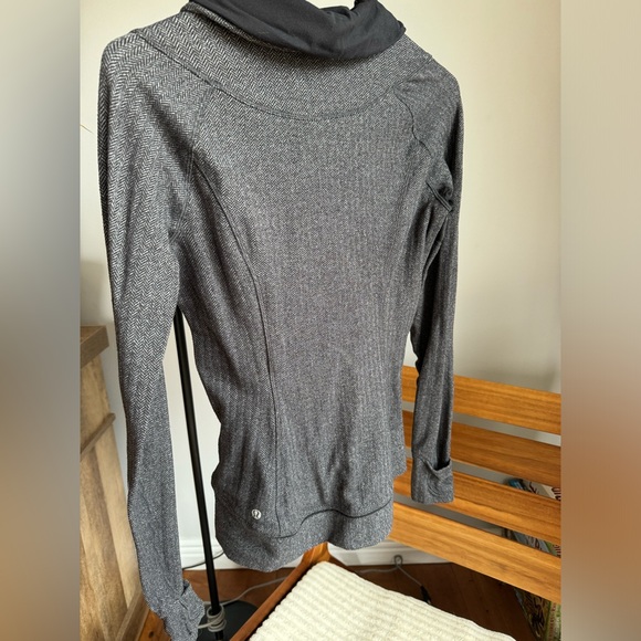 Lululemon herringbone lululemon sweater size 6 - Picture 2 of 2